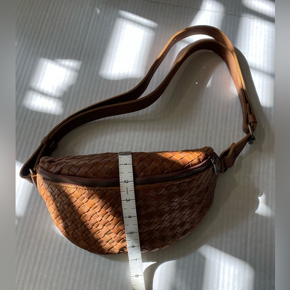 NWT HIDES Nexus Handcrafted Woven Leather Crossbody Belt Bag Fanny Pack Cognac - Picture 7 of 16